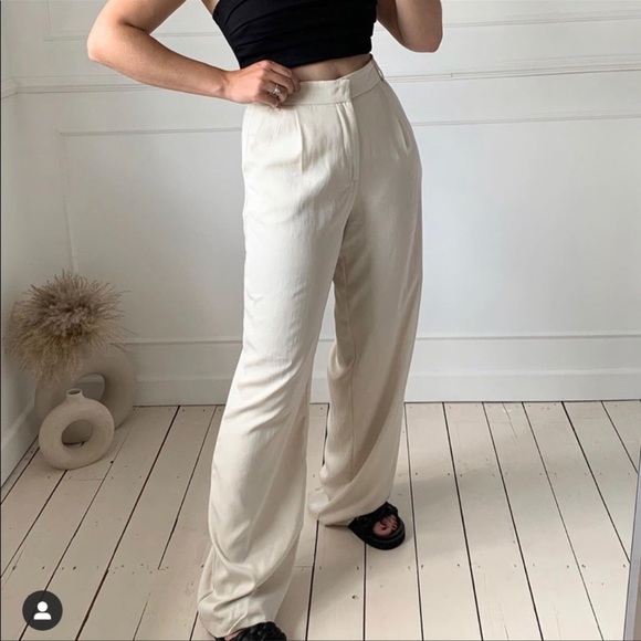 Women Cream Front Darted Palazzo Pants